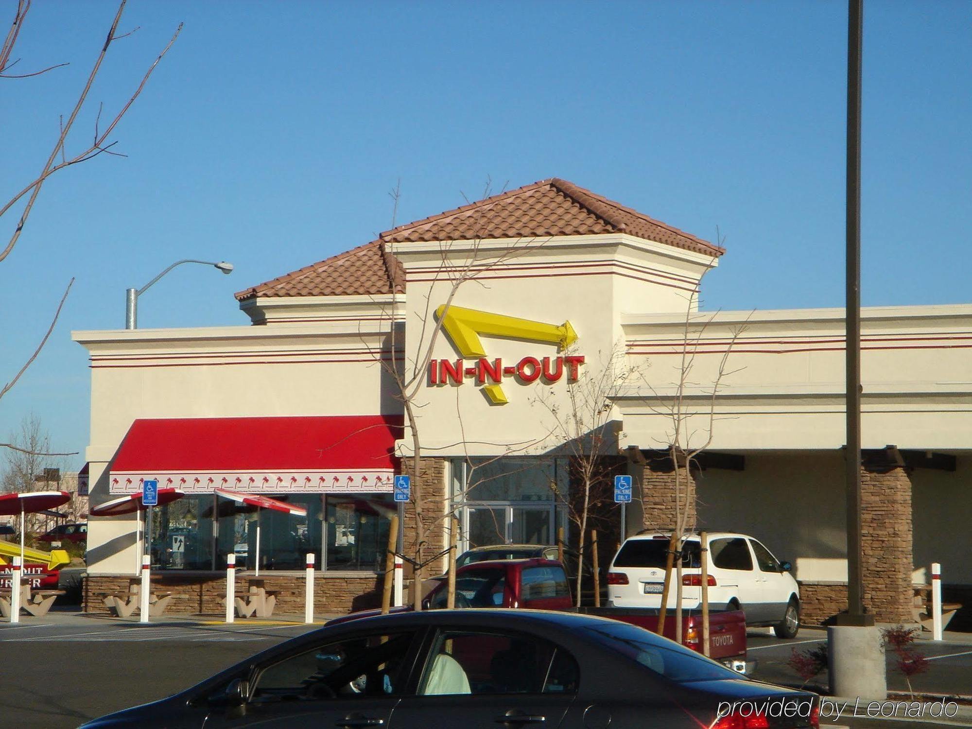 Holiday Inn Express Hotel & Suites Sacramento Airport Natomas, An Ihg Hotel Exterior photo